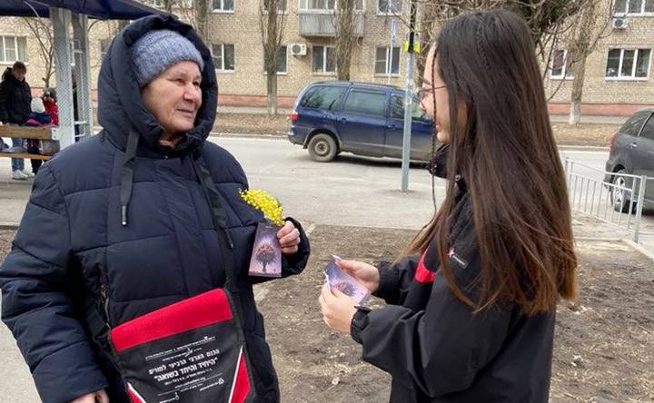 Учащиеся СОШ №14 поздравили жителей Западного микрорайона