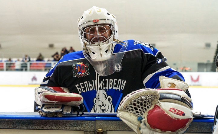 Александр во вратарской амуниции. Фото с его страницы в 