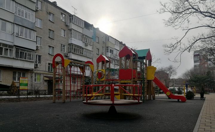 Во дворе многоквартирных домов по улице Инзенской. Фото ruffnews.ru