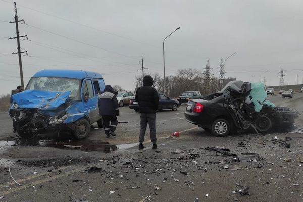 Авария на въезде в Азов. Фото ТГ «Анти ДПС Азов»
