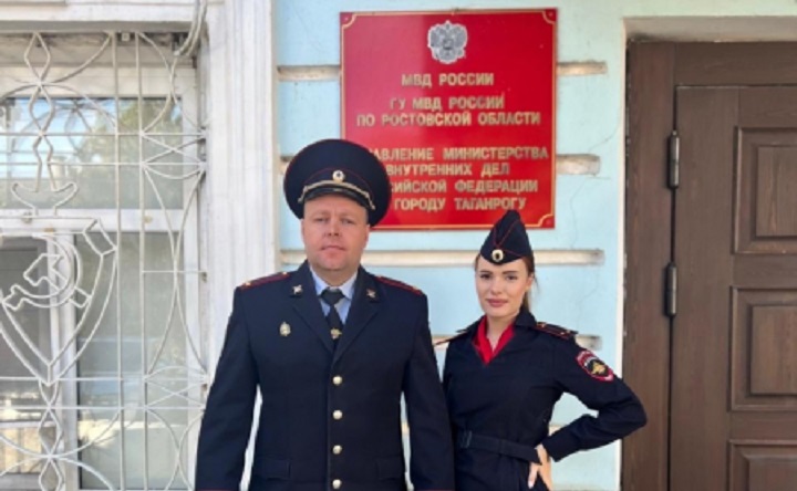 Андрей Минаев и Александра Борисова у здания ГУ МВД РФ. Фото с сайта мвд.рф