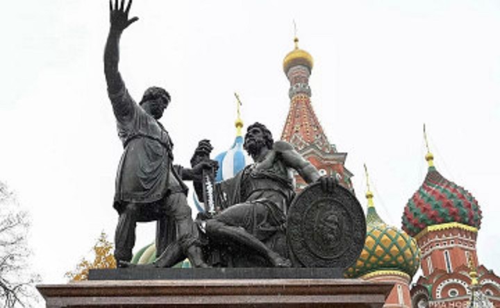 Памятник Минину и Пожарскому в Москве. Фото © РИА Новости/Рамиль Ситдиков