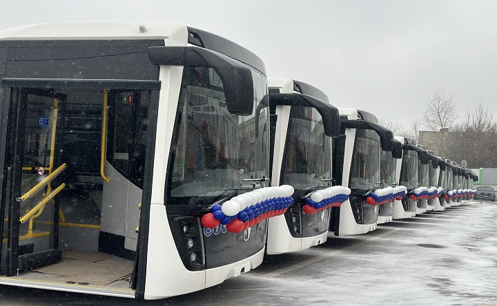 Новые автобусы. Фото Дениса Лагутина