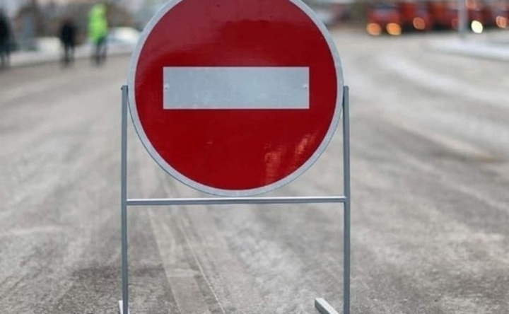 Временный знак «Въезд запрещён». Фото rtr–vesti.ru