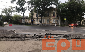 Демонтаж трамвайных путей на ул. Александровской. Фото ruffnews.ru