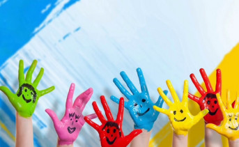 Детские ладошки в краске. Фото mbo.smr.muzkult.ru