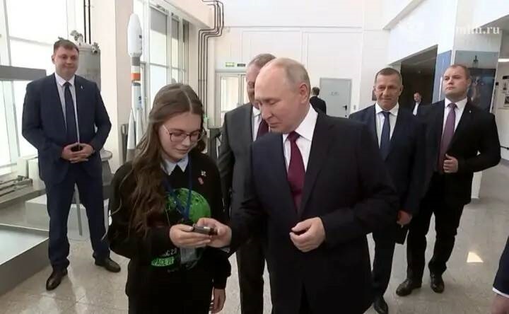 Владимир Путин и Мария Андреева. Фото - скриншот с видео Кремлин.ру
