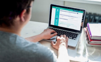 Человек за компьютером. Фото ruffnews.ru