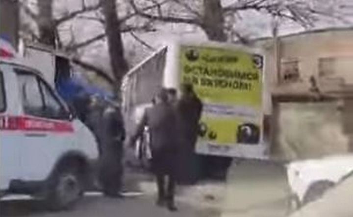 На месте аварии автобуса №3. Скрин с видео @ t.me/azov_novosti_sobitiya