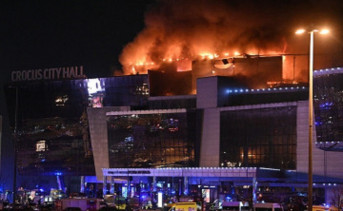 Горящий «Крокус Сити Холл». Фото gazeta.ru