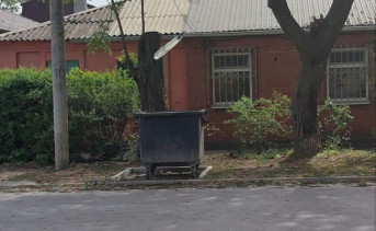 Площадка для мусорного контейнера в Таганроге. Фото telegram-канала Андрея Фатеева
