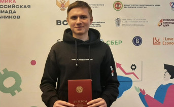 Егор Агафонкин с дипломом победителя. Фото с сайта tmol.su