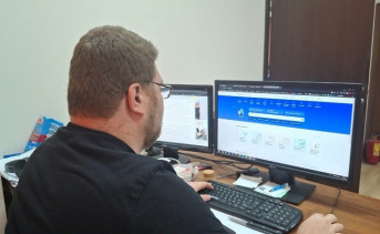 Человек за компьютером. Фото ruffnews.ru