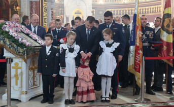 Юрий Слюсарь и атаман Всевеликого войска Донского Сергей Бодряков на торжественном богослужении в Вознесенском соборе. Фото пресс-службы губернатора