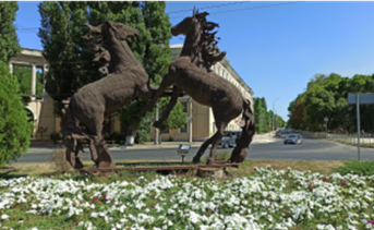 Памятник коням. Фото Марины Мардарь