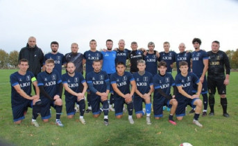 Игроки футбольной команды «Азов». Фото с официальной страницы клуба в ВК