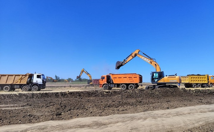 Строительная площадка. Архивное фото Александра Левенца