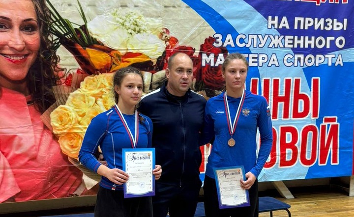 Победительницы турнира. Фото пресс-службы администрации Азовского района