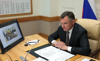 Юрий Слюсарь на личном приёме граждан. Фото пресс-службы губернатора