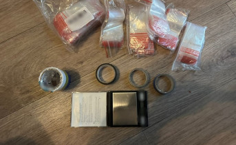 Пакеты с изъятыми наркотиками. Фото пресс-службы МУ МВД России «Новочеркасское»