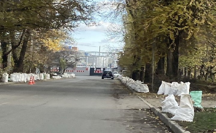 Улица Привокзальная после уборки. Фото пресс-службы администрации Азова