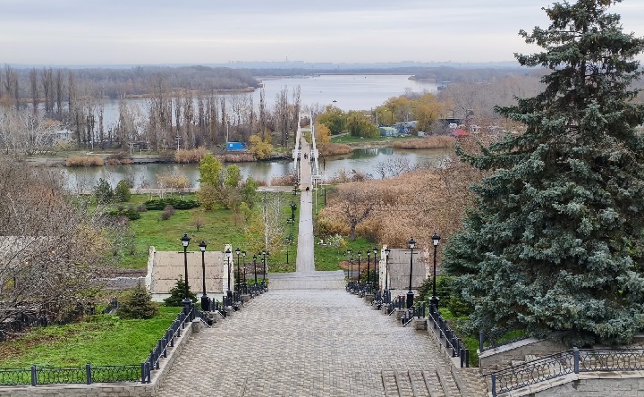 Спуск к Азовке. Фото Валентина Бондаренко