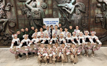 Коллектив театра танца "Восторг" на конкурсе. Фото пресс-службы администрации Азовского района