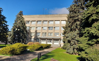 Здание администрации Азова. Фото Ольги Максимовой Здание администрации Азова. Фото Ольги Максимовой