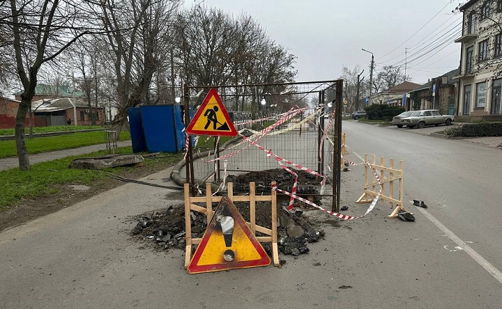 Место обрушения самотечного коллектора. Фото telegram-канала Светланы Камбуловой