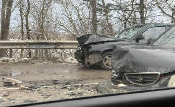 Пробка из-за аварии на въезде в Азов. Фото пользователя telegram-чата «Анти ДПС Азов и Ростовская область» @ermolaeva15