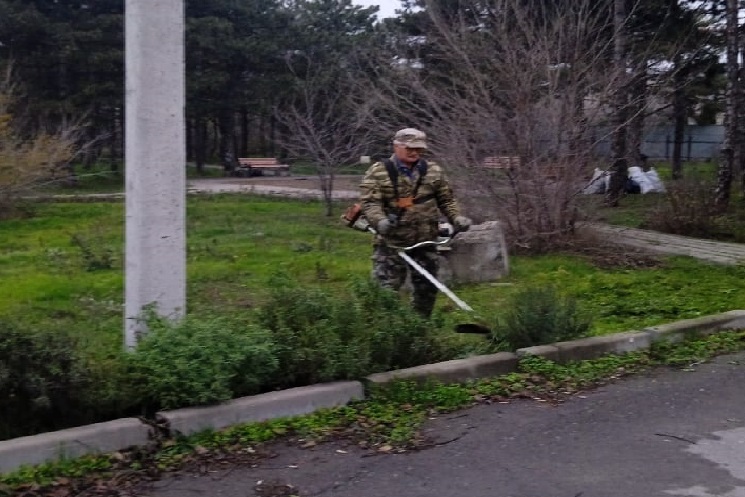 Покос травы. Фото МБУ "Городской парк"