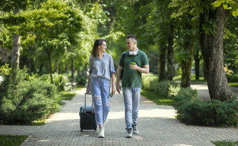 Молодые люди, собравшиеся в поездку. Фото пресс-службы ПАО «МегаФон»