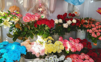Цветы на Петровском рынке. Фото ruffnews.ru