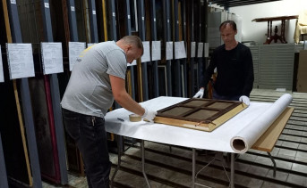 Упаковка полотен. Фото пресс-службы ТХМ