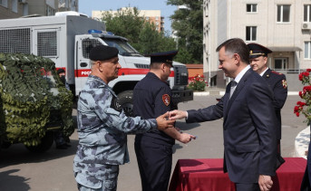 Вручение техники. Фото пресс-службы губернатора Ростовской области