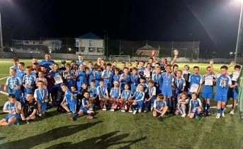 Воспитанники таганрогской детской футбольной школы «Кудесник мяча». Фото пресс-службы городского спорткомитета