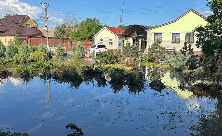 Подтопление села Покровского. Фото telegram-канала Василия Даниленко