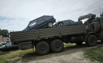 Конфискованные автомобили. Фото пресс-службы ГУФССП