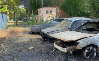 Сгоревшие машины. Фото из соцсетей