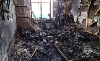 Сгоревший дом. Фото пресс-службы МЧС Ростовской области