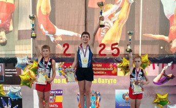 Батутисты Таганрога на пьедестале почёта. Фото пресс-службы спорткомитета Таганрога