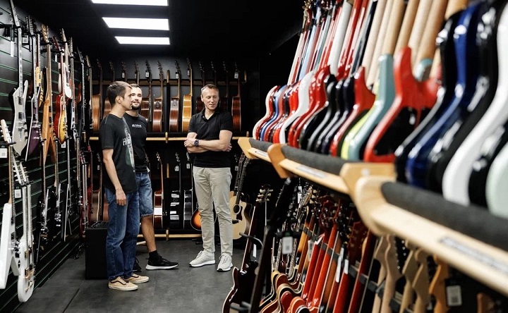 Гитарный центр. Фото Евгения Чистякова