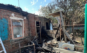 Сгоревший дом. Фото пресс-службы МЧС Ростовской области
