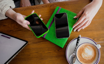 Люди со смартфонами. Фото предоставлено пресс-службой ПАО «Мегафон»