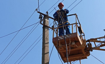 Ремонт электролиний. Фото telegram-канала АО «Донэнерго»