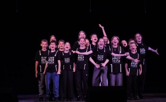 Участники «Камерного театра на Макаровского». Фото со страницы в ВК Надежды Жеребило