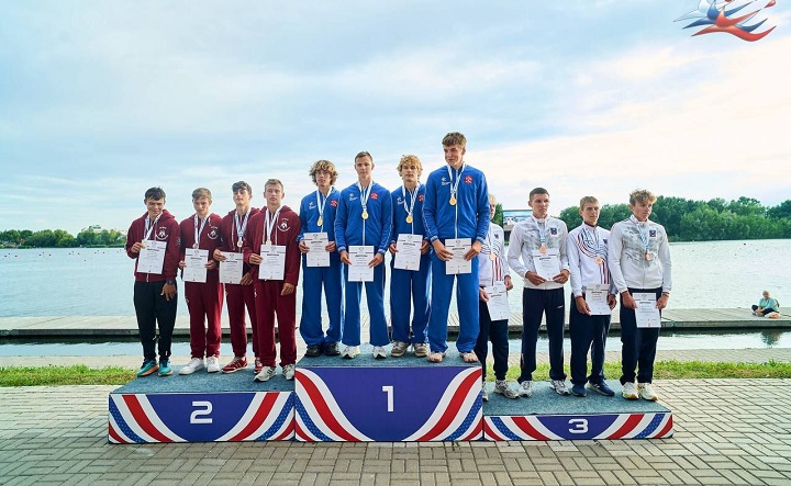Победители первенства по гребле на байдарках и каноэ. Фото telegram-канала СШОР №9
