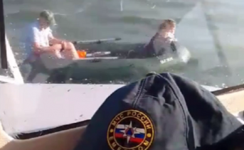 Лодка, унесённая ветром. Скриншот видео МЧС по Ростовской области