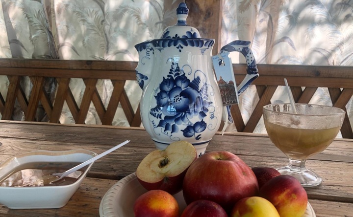 Яблоки и варенье. Фото пресс-службы Азовского музея-заповедника