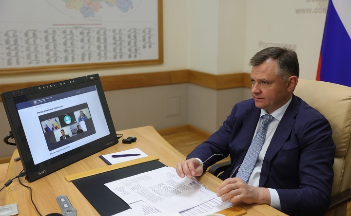 Юрий Слюсарь на интерактивном приёме жителей. Фото пресс-службы губернатора